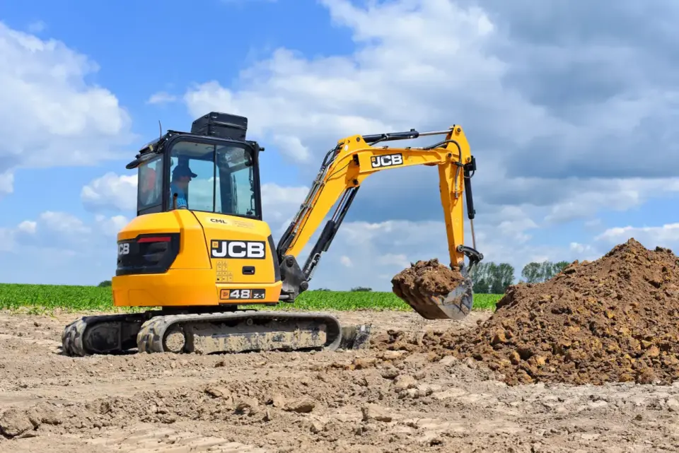 Minikoparki JCB: Przewodnik po cenach, modelach i kosztach eksploatacji