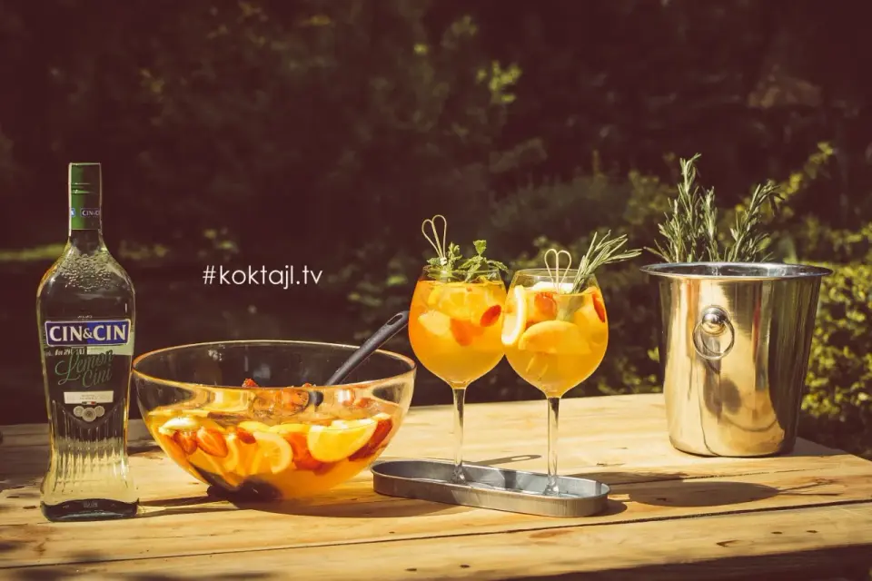 Poncz z alkoholem na imprezę - Jak zadbać o idealne proporcje?