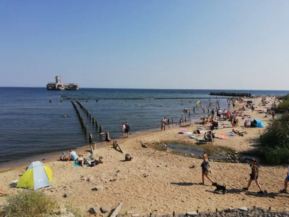 Babie Doły Gdynia - Torpedownia, klify i plaża z charakterem