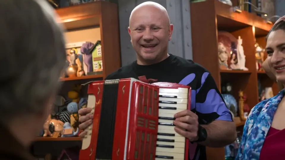 Ile lat ma Mariusz z "Lombardu"? Wiek aktora i postać