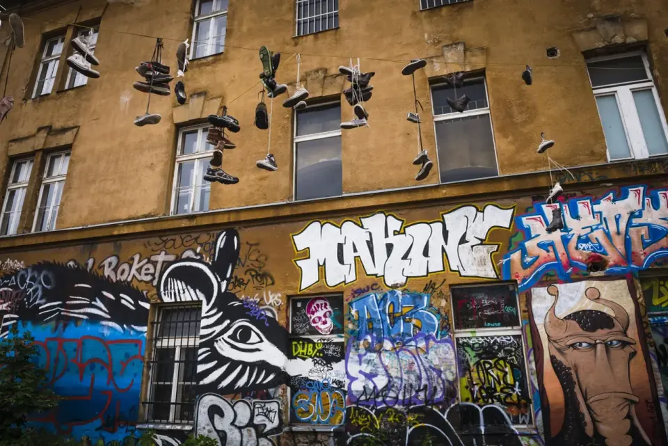 Instalacja artystyczna - jak działa? Malarstwo w przestrzeni