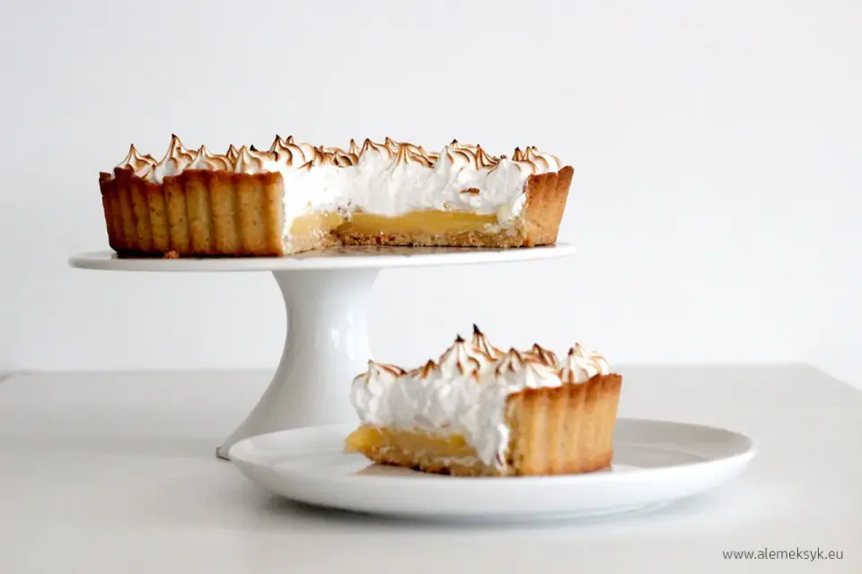 Tarta z lemon curd i kruchym spodem - przepis, który działa