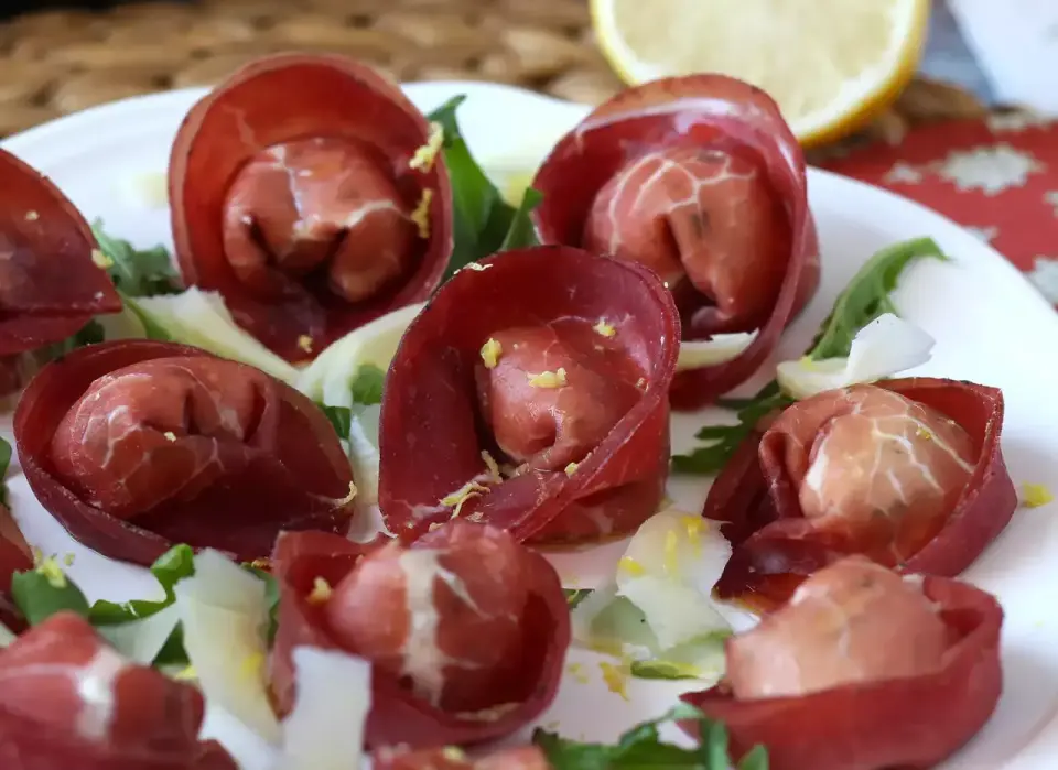 Bresaola - co to jest i jak ją najlepiej podawać?
