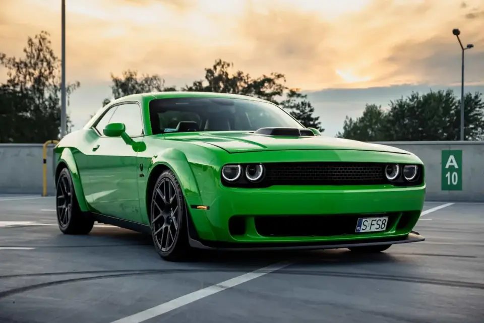 Dodge Challenger cena - Ile naprawdę kosztuje i jak nie przepłacić?