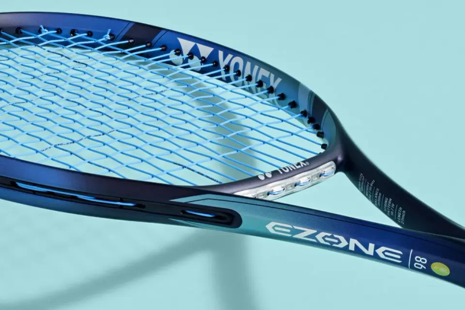 Yonex - Jaka rakieta dla Ciebie? Przewodnik po seriach EZONE, VCORE, PERCEPT
