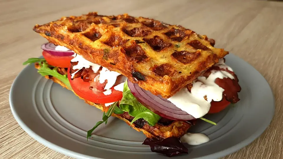 Keto gofry z mascarpone - przepis na chrupiący efekt