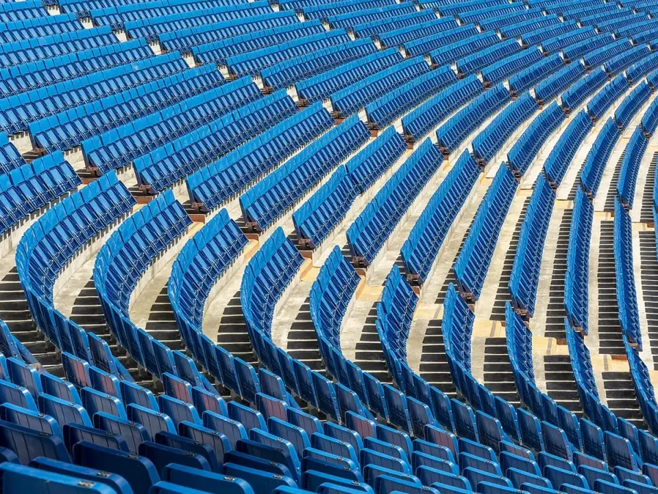 Jedzenie na stadion - Co wolno wnieść i jak uniknąć problemów?