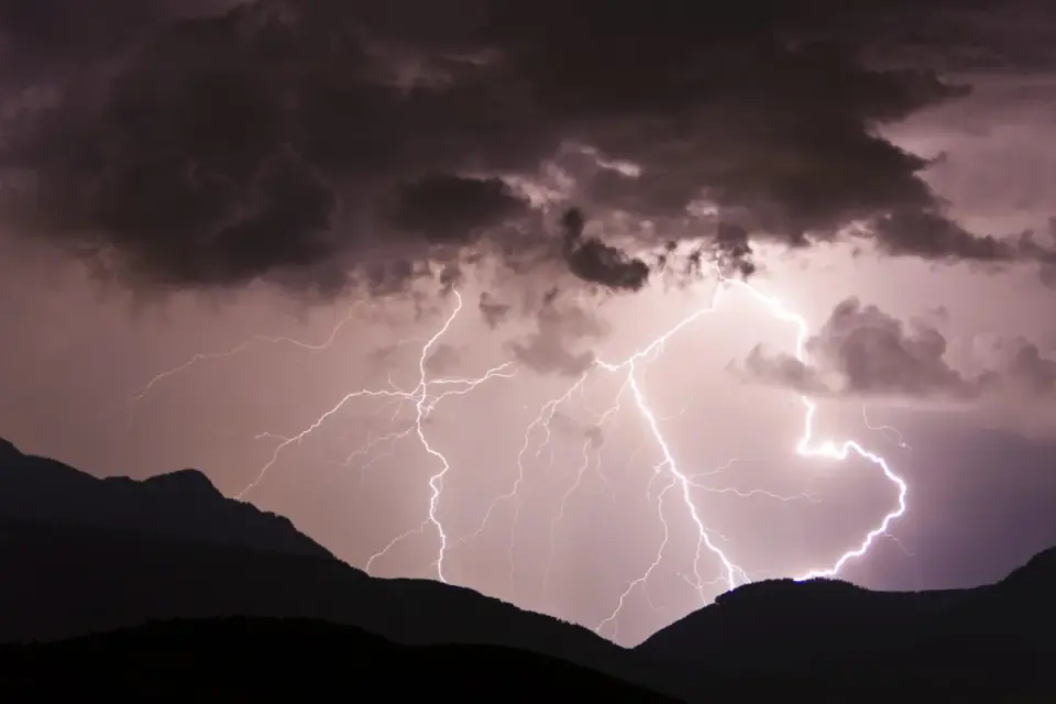Gewitter in den Bergen - so bleibst du beim Wandern sicher