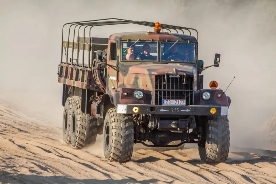 KrAZ-255: Legenda 6x6 w terenie - Co musisz wiedzieć?