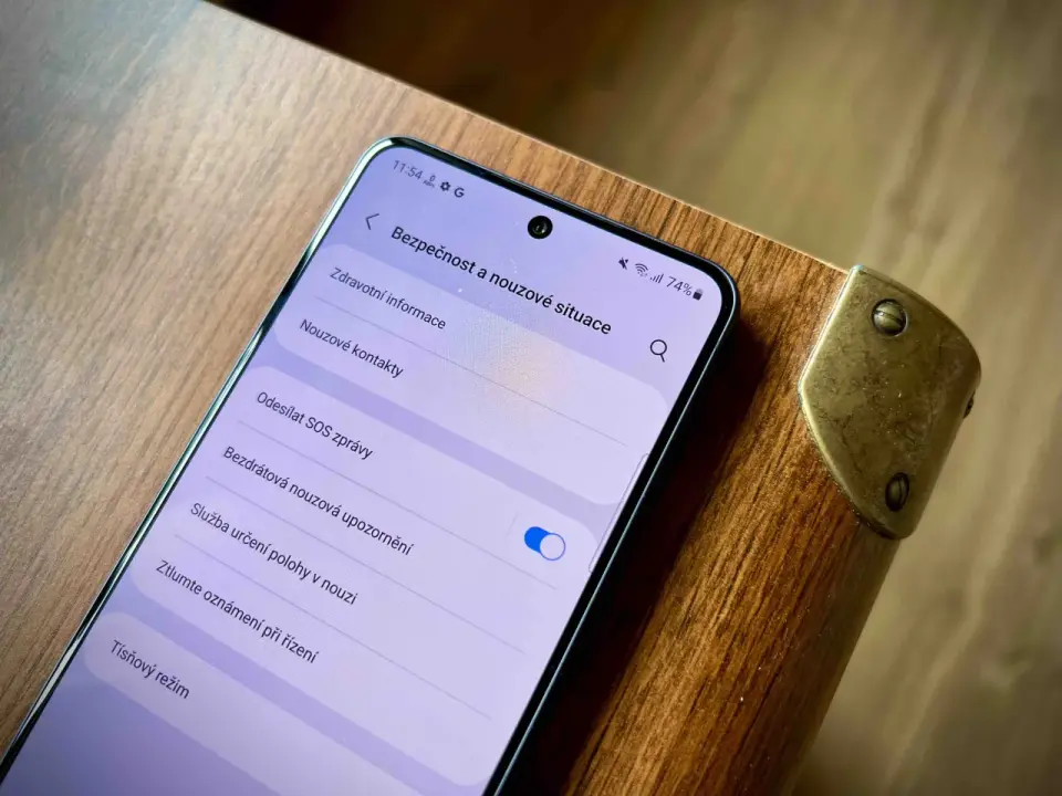 Alarm SOS w Samsungu - Jak ustawić i czy działa?
