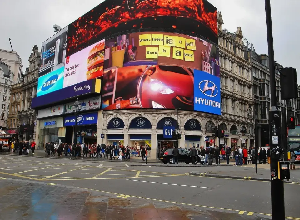 Piccadilly Circus - Przewodnik: co zobaczyć i jak zwiedzać?