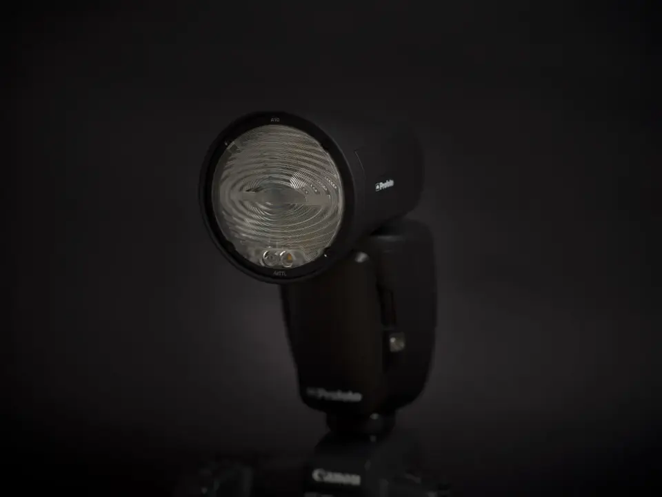Lampa błyskowa inaczej - Flesz, reporterska czy studyjna?
