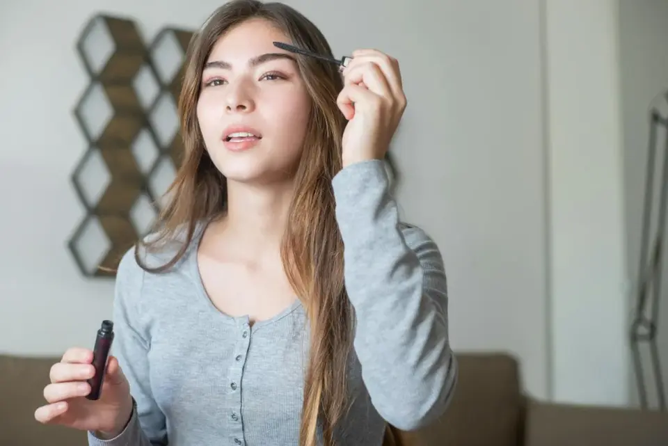 Naturalny makijaż dzienny - Świeży look bez efektu maski