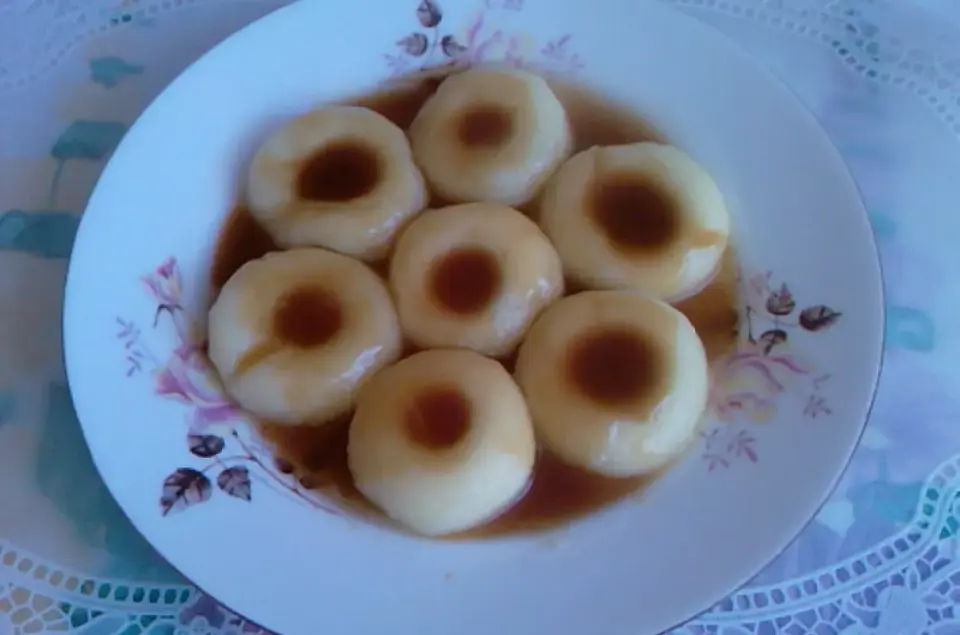 Kluski śląskie z sosem pieczeniowym - Przepis idealny!