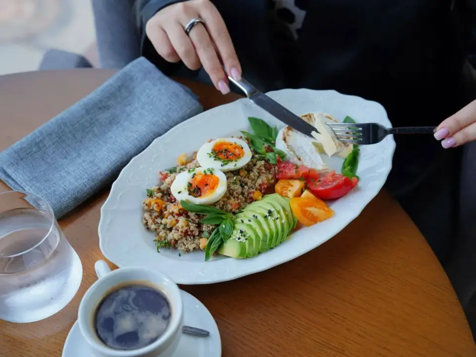 Dieta 2000 kcal - jak ułożyć sycący dzień jedzenia