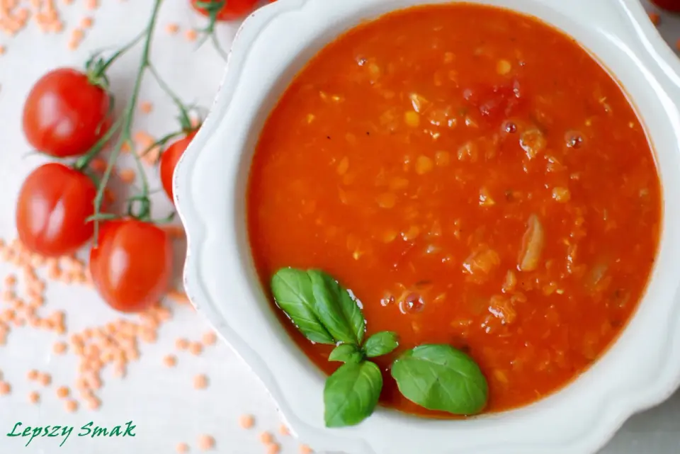 Pesto pomidorowe w zupie - Jak dodać, by smakowało?