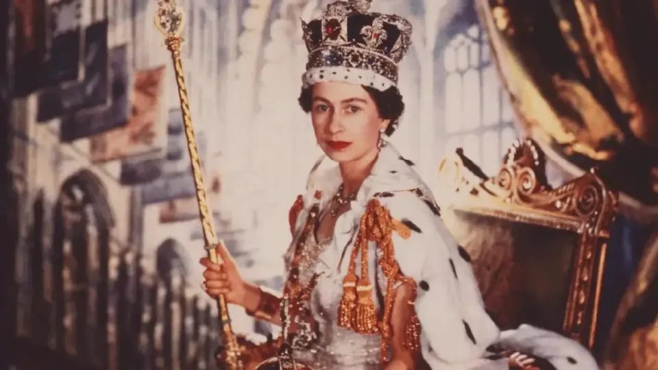 Elizabeth II - från oväntad tronarvinge till historisk drottning