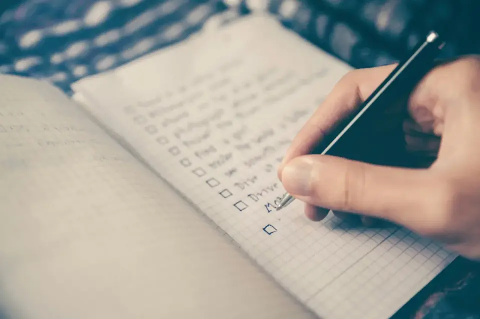 Co wziąć na rehabilitację kręgosłupa? Sprawdź checklistę