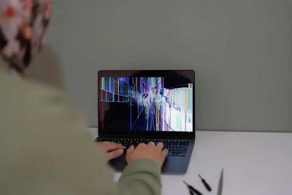 Laptop nie włącza się - Co robić krok po kroku?