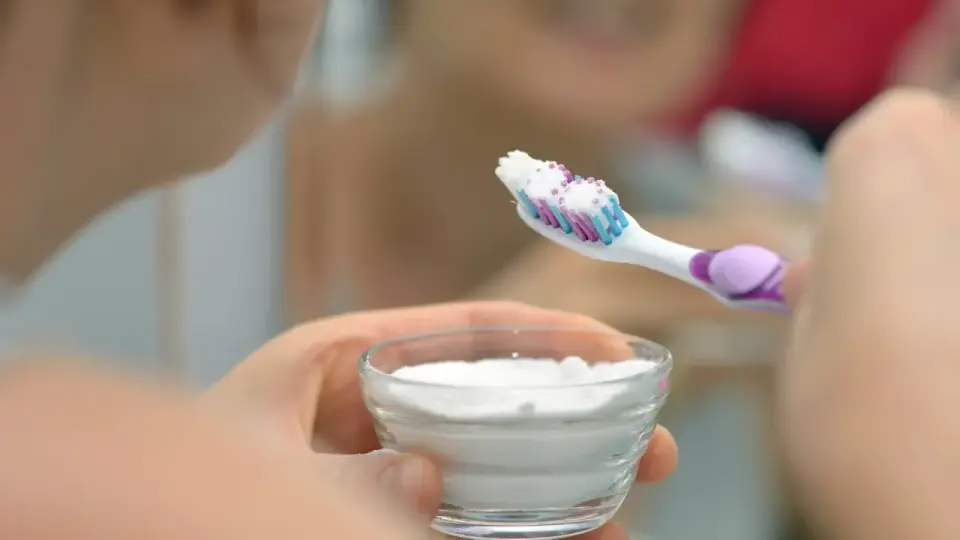 Acqua ossigenata sui denti - rischi e sbiancamento sicuro