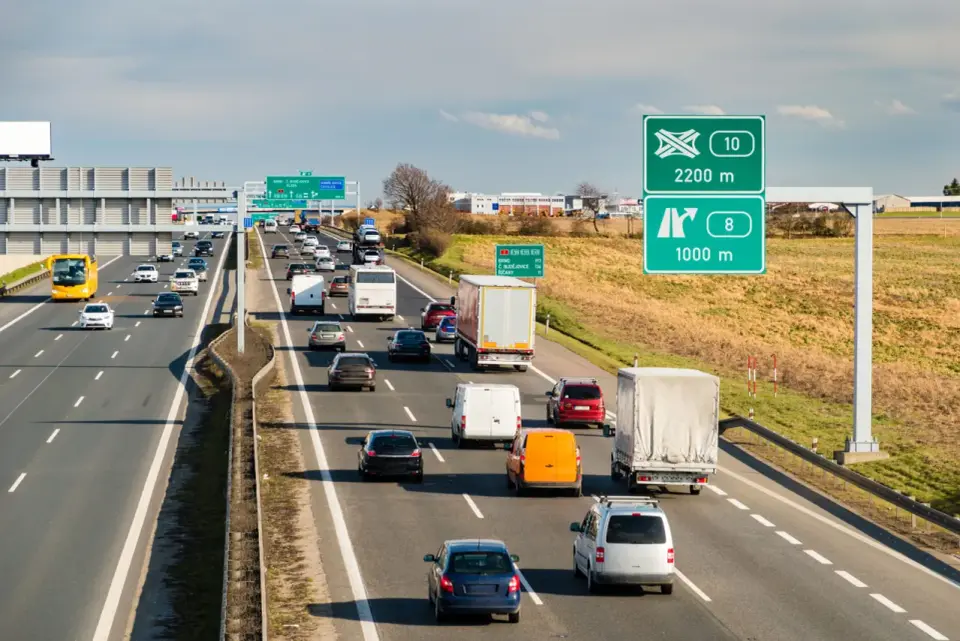 Czechy: Limity prędkości na autostradach (130/150 km/h). Uniknij kary!