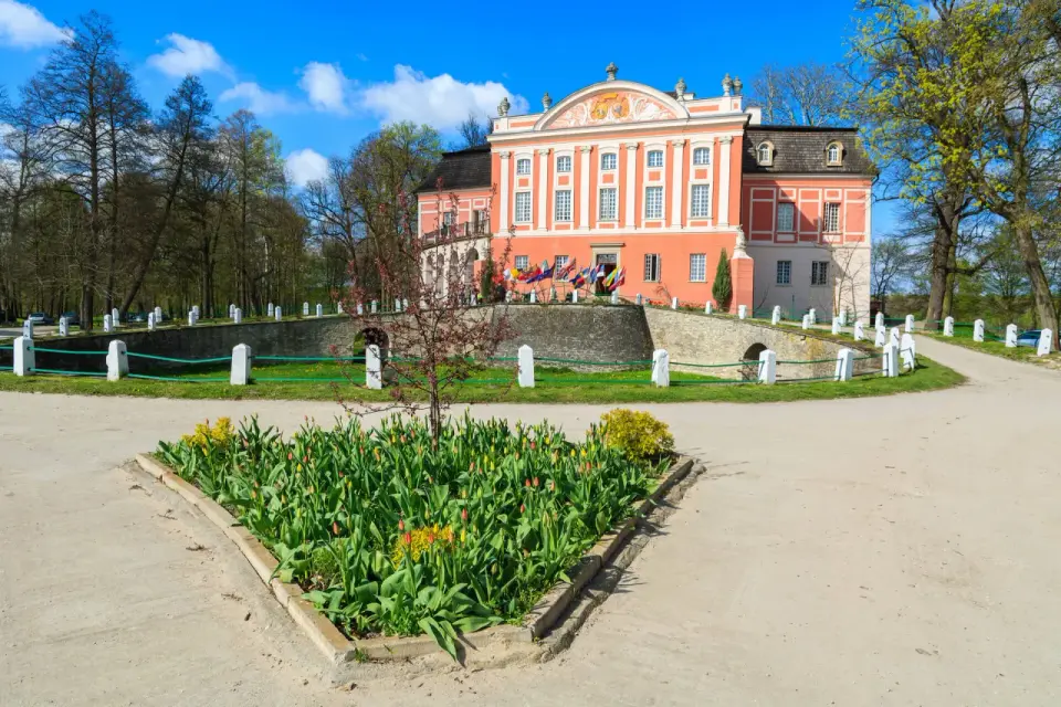 Kurozwęki - Pałac, safari, labirynty. Kompletny przewodnik