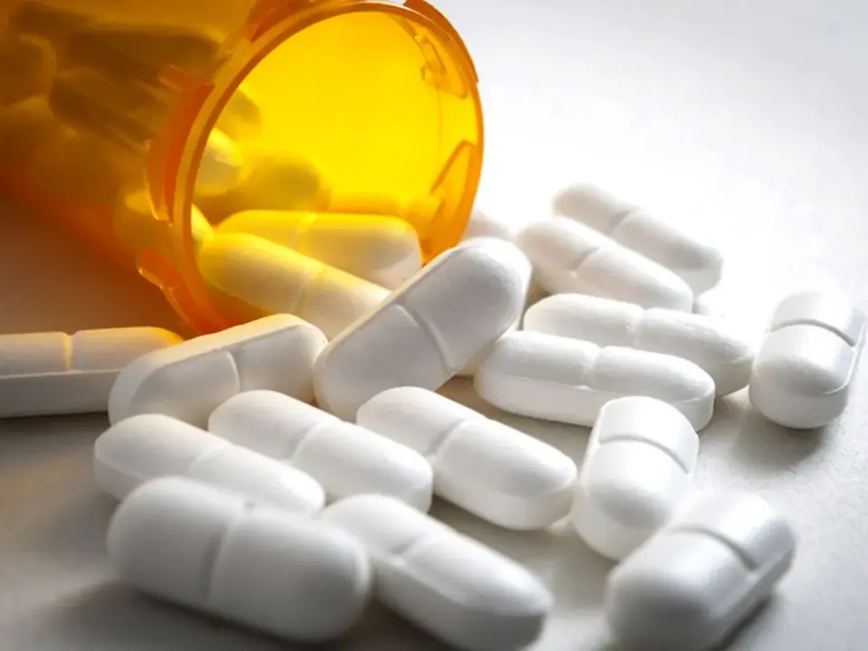 Acyklowir 800 mg - Kiedy ma sens? Dawkowanie i ryzyko
