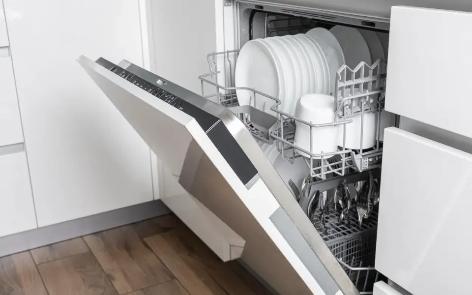 Błąd i30 Electrolux - Co robić, gdy zmywarka cieknie?