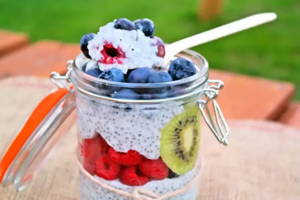 Deser chia z mlekiem kokosowym - idealnie kremowy pudding!