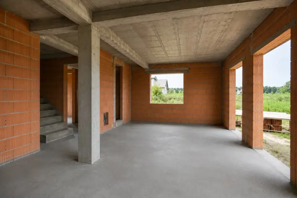 Szeregowiec - konstrukcja, stan surowy i wspólne ściany
