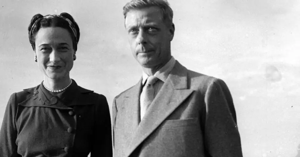 Abdykacja: Co oznacza? Różnice, historia i motywy