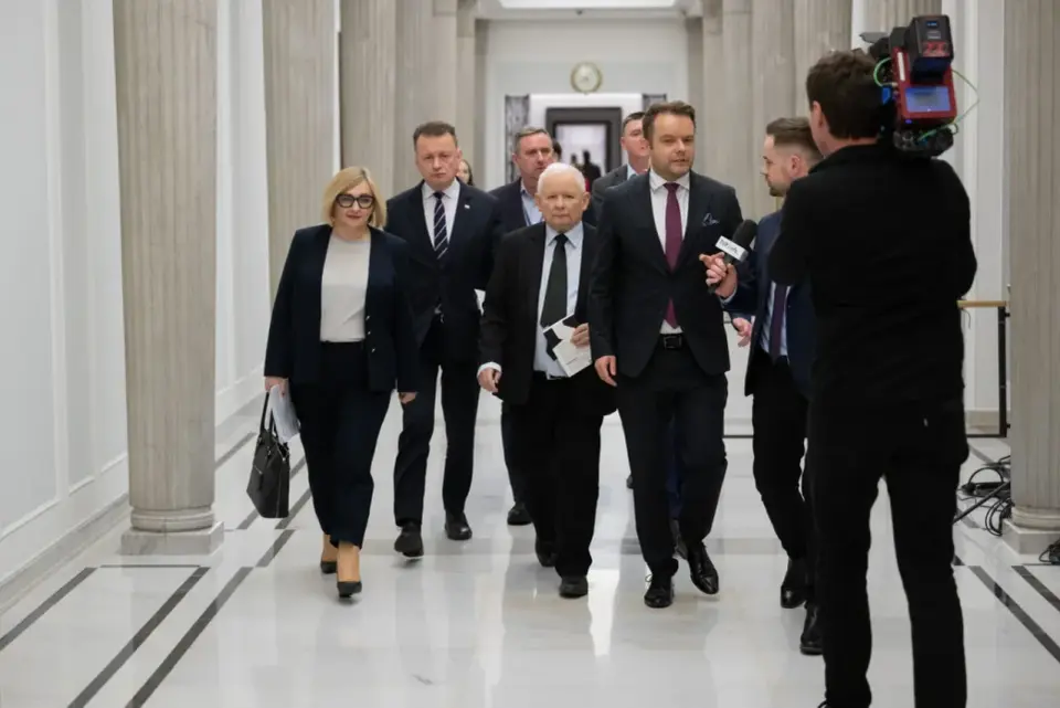 Vice versa - jak używać? Unikaj błędów i pisz precyzyjnie!