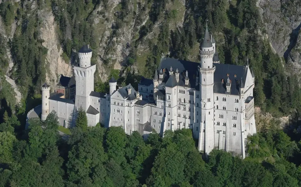 Bajkowy zamek w Niemczech - Neuschwanstein bez kolejek?