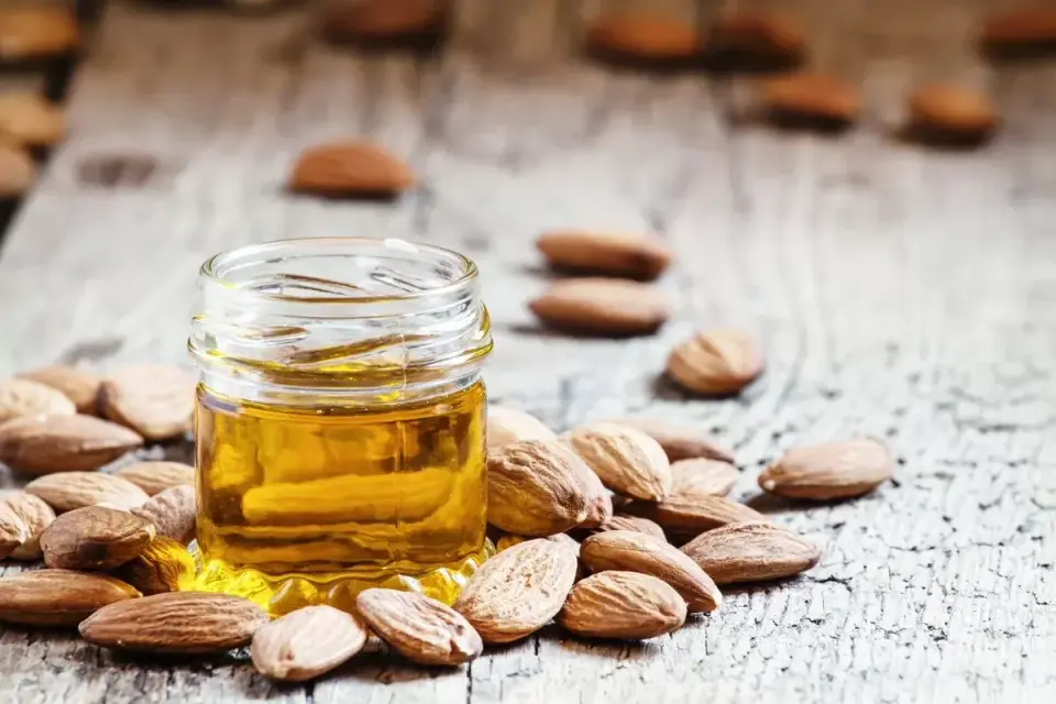 Aceite de almendras para la cara, ¿cuándo usarlo y cuándo no?