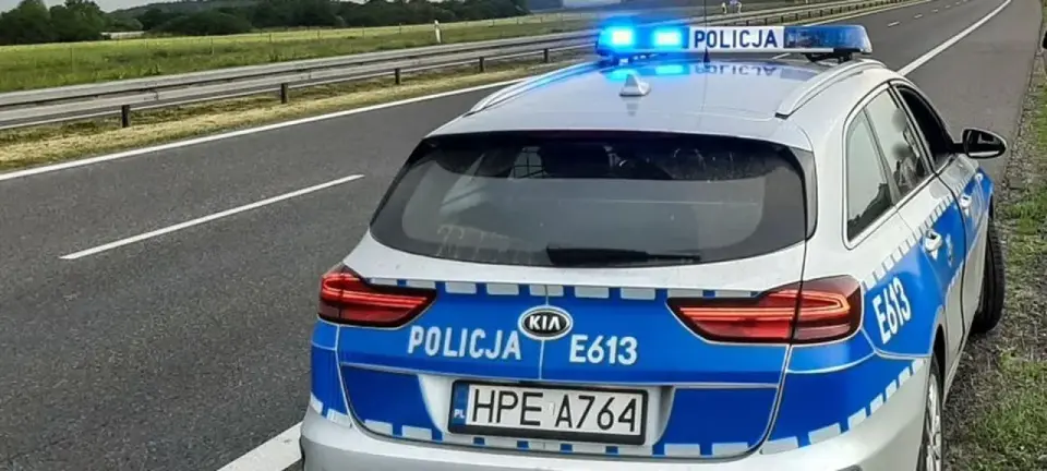 Pojazd uprzywilejowany - Kiedy ma pierwszeństwo i jak uniknąć mandatu?