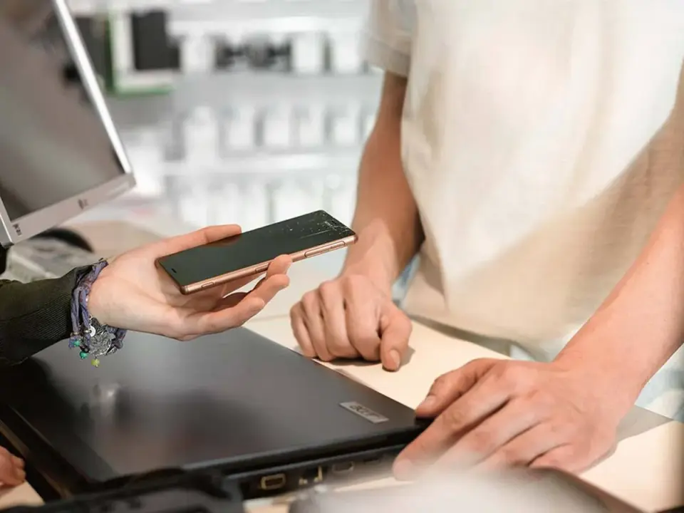 Jak wyświetlić uszkodzony ekran telefonu na komputerze?