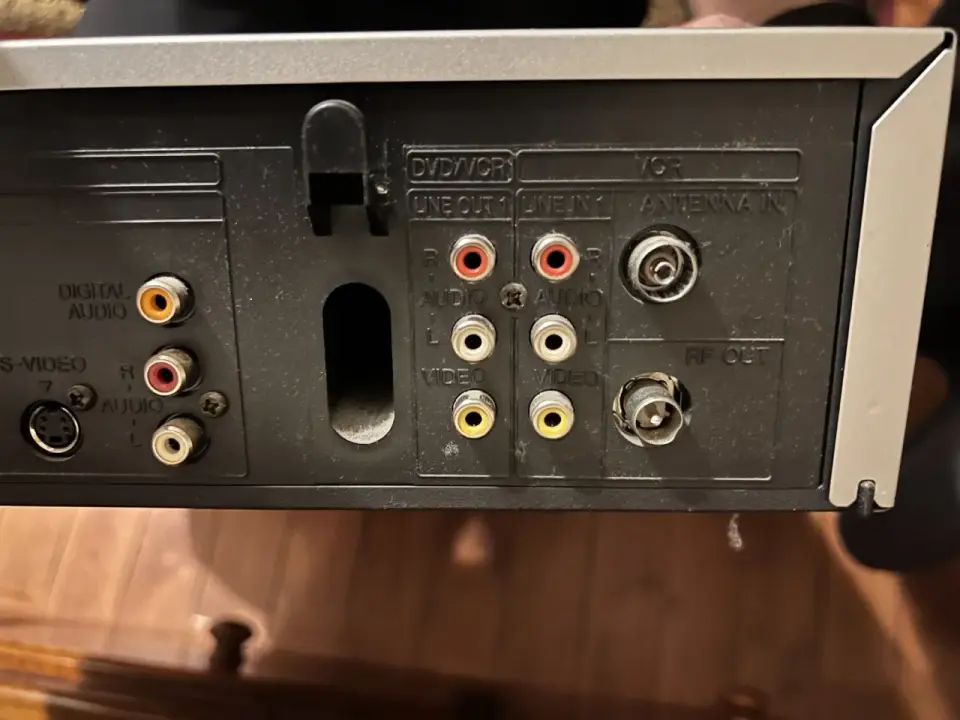 Magnetowid VHS do TV - Jak podłączyć i mieć dobry obraz?