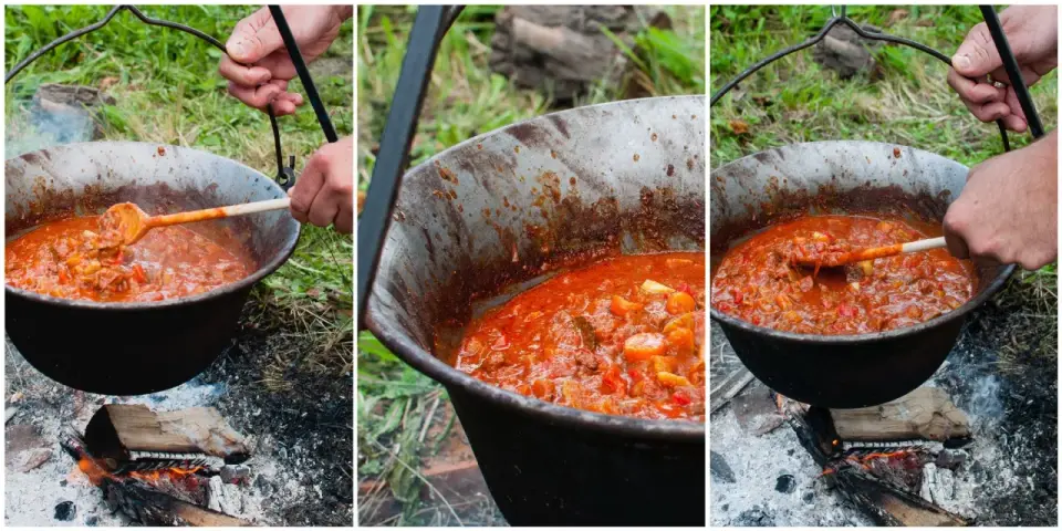 Bogracz w kociołku węgierskim - sprawdzony sposób nad grillem