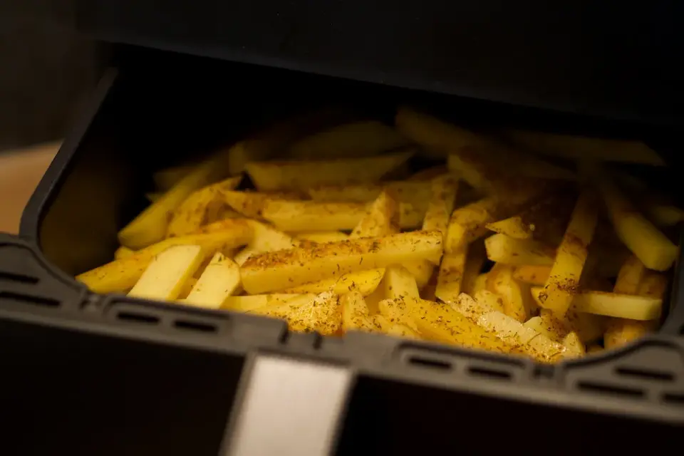 Najlepsze dania z airfryer - Co gotować, by zawsze były chrupkie?