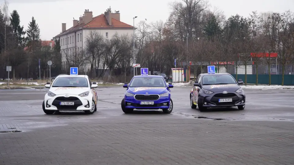 Kurs prawa jazdy online: Jak działa teoria i praktyka w 2026?
