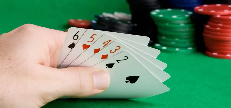 Strit w pokerze - jak go rozpoznać i kiedy wygrywa