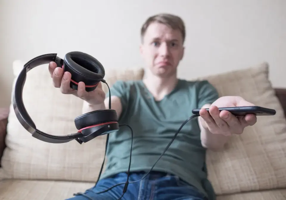 Jak podłączyć słuchawki z mikrofonem do PC? Poradnik.