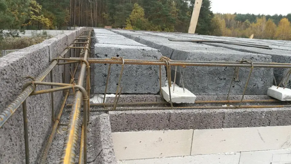 Poduszka betonowa pod nadproże - Czy zawsze jest potrzebna?