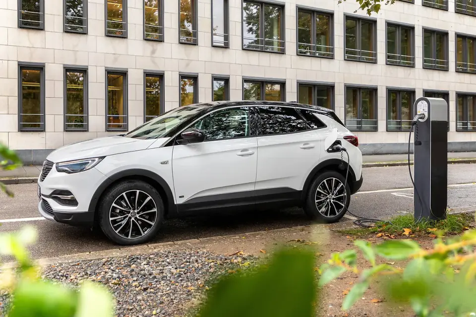 Hybryda plug-in - Czy to auto dla Ciebie? Sprawdź!