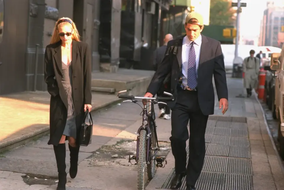 Carolyn Bessette style - minimalizm, który wciąż zachwyca
