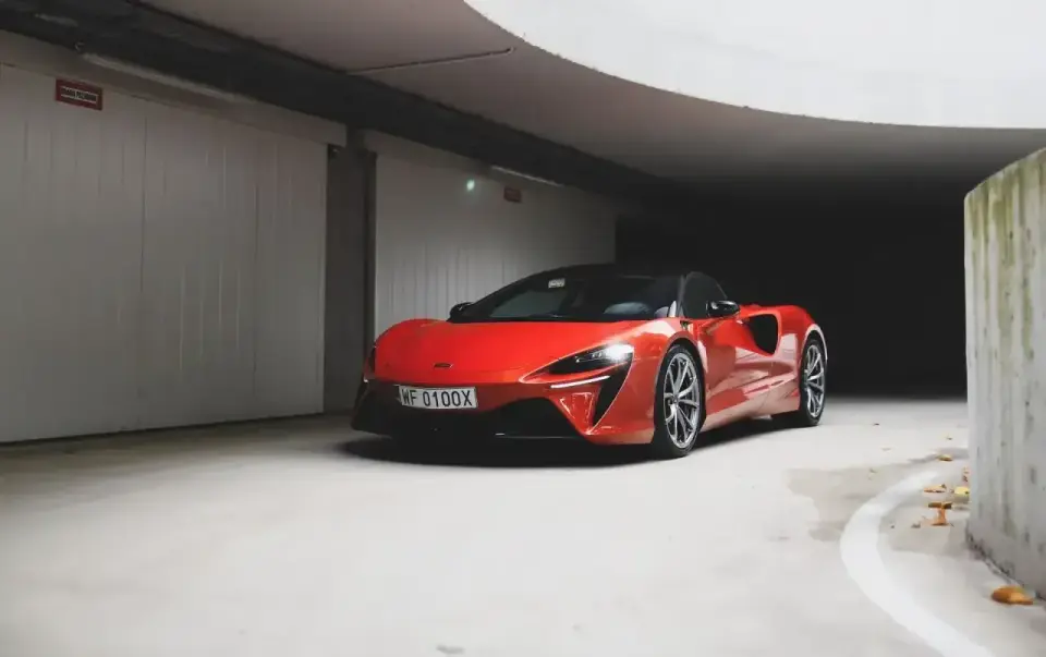 McLaren w Polsce - ile kosztuje i który model ma sens?
