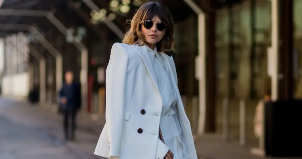 Estilo minimalista en moda - guía para vestir con intención