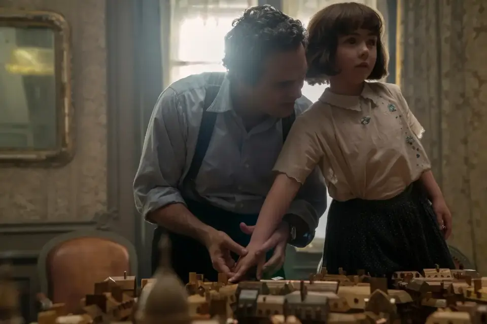 Tutta la luce che non vediamo - recensione della miniserie