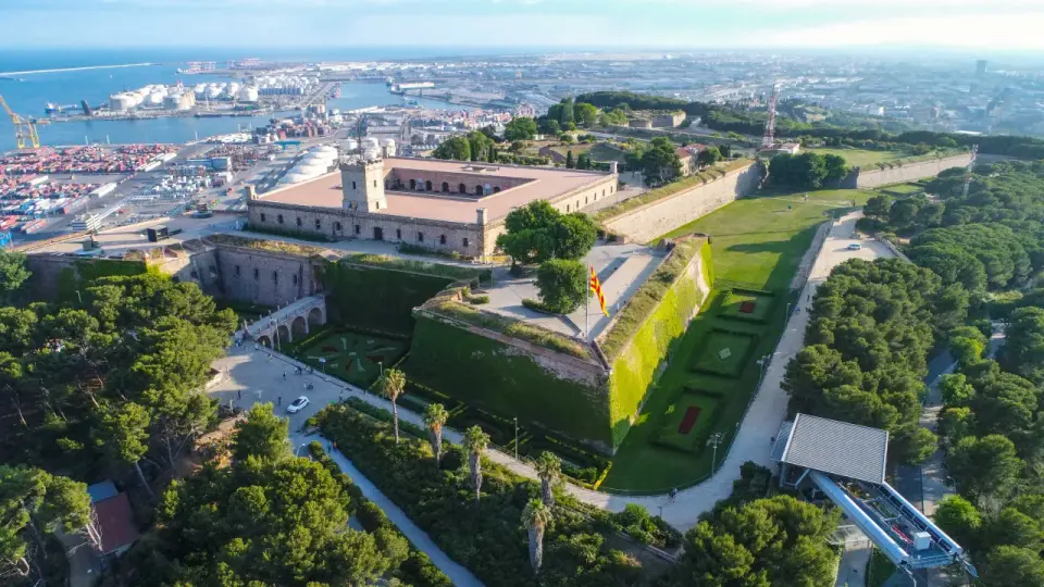 Castell de Montjuïc: Przewodnik, bilety, dojazd i widoki