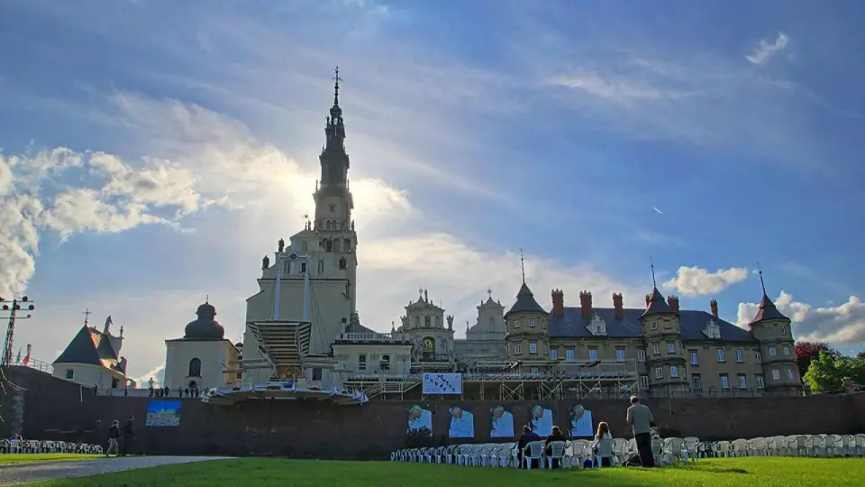 Gdzie jest jasna góra? Odkryj jej lokalizację i znaczenie w Częstochowie